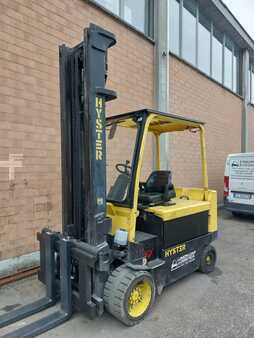 Carrelli elettrici 4 ruote 2005  Hyster E5.50XL (1)