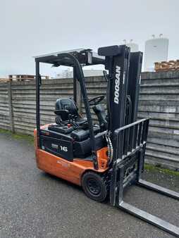 Carrelli elettrici 3 ruote 2015  Doosan B16R-5 (3)