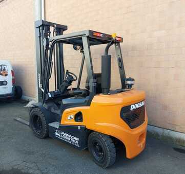 Diesel heftrucks 2022  Doosan D25NXS (1)