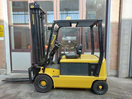 Chariots électriques à 4 roues 2004  Doosan B30X (1)