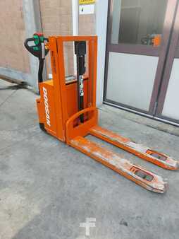 Gerbeurs à conducteur porté debout 2016  Doosan LEDD 12.5/18 (2)