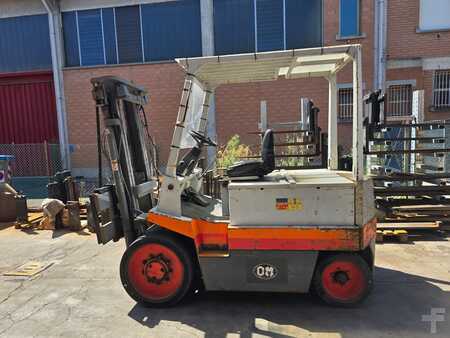 4-wiel elektrische heftrucks 1997  OM E 35 N (1)