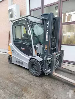 Carrelli elettrici 4 ruote  Still RX 60-50 (3)