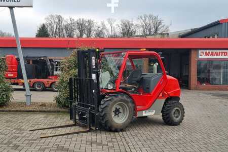 Chariots élévateurs tout terrain 2023  Manitou MC 25-4 D K ST5 S1 (1)