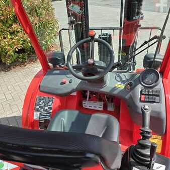 Ruwterreinheftrucks 2023 Manitou MC 25-4 D K ST5 S1 (3)