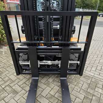 Sähkö - 4 pyör 2025  HC (Hangcha) CPD30-XEY2HA-SI (4)