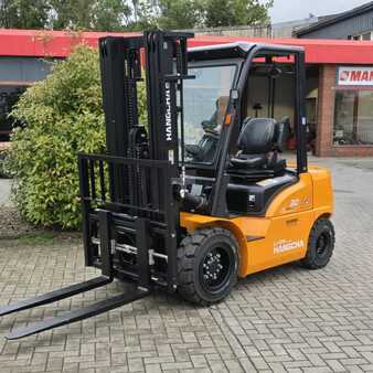 Sähkö - 4 pyör 2025  HC (Hangcha) CPD30-XEY2HA-SI (1)