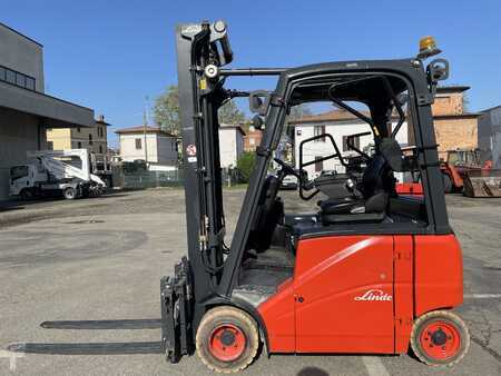 Carrelli elettrici 4 ruote 2012  Linde E 20 PH/386 (batt. 2017) (2)