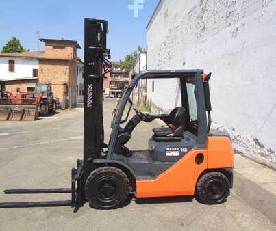 Carrello elevatore diesel 2015  Toyota 06-8 FD 25 F (3)