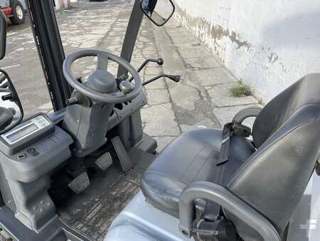 Diesel Forklifts 2011  Nissan Y1D1A15Q (4)