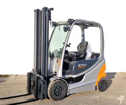 Carrelli elettrici 4 ruote 2012  Still RX 60-30 (batteria 2023) (1)