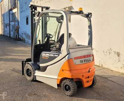 Carrelli elettrici 4 ruote 2012  Still RX 60-30 (batteria 2023) (2)