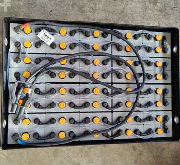 Carrelli elettrici 4 ruote 2012  Still RX 60-30 (batteria 2023) (5)