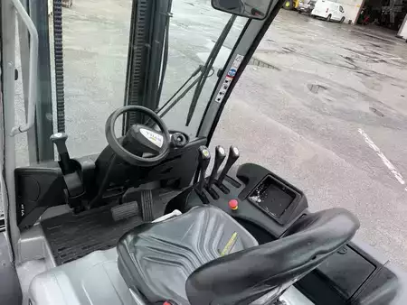 Carrelli elettrici 4 ruote 2017  Still RX 60-25 (batt. 2020) (4)