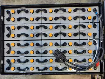 Carrelli elettrici 4 ruote 2017  Still RX 60-25 (batt. 2020) (5)