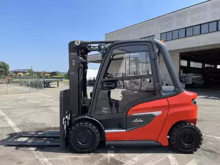 Chariots élévateurs diesel 2022  Linde H 25 D-01/1202 (2)