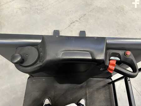 Vertical order pickers 2016  Linde V 10 (batt. 2019) (4)