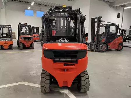 Chariots élévateurs diesel 2015  Linde H 30 D-02 (3)