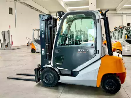 Carrelli elevatori diesel 2019  Still RX 70-25 (800 ore) (2)