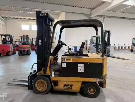 Elektryczne 4-kołowe - CAT Lift Trucks F 50 D (batteria 80% - 2022) (2)