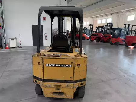 Elektryczne 4-kołowe - CAT Lift Trucks F 50 D (batteria 80% - 2022) (3)
