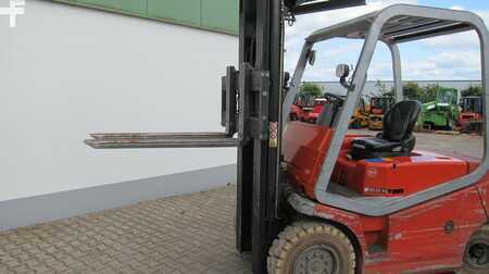 4-wiel elektrische heftrucks 2005  BT CBE40 (1)