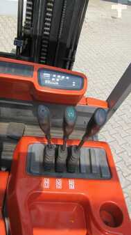 4-wiel elektrische heftrucks 2005  BT CBE40 (6)