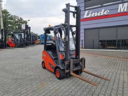 Gázüzemű targoncák 2019  Linde  H18T-01 (5)