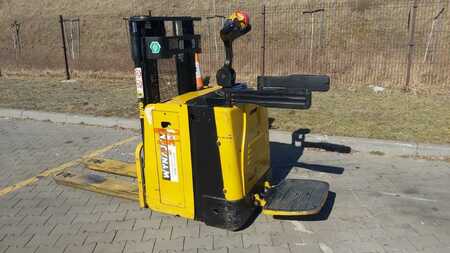 Stackers Stand-on 2011  Yale MP20XD (2)