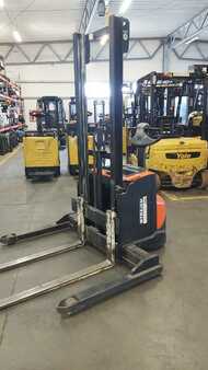 Pallet Stackers 2009  Toyota 8SM12S (3)