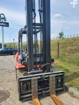 LPG heftrucks 2011 Toyota 02-7FG45 (2)