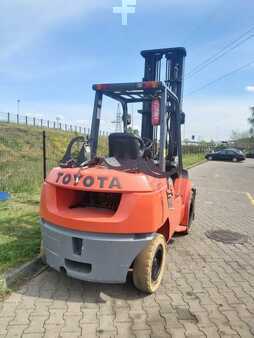 LPG heftrucks 2011 Toyota 02-7FG45 (3)