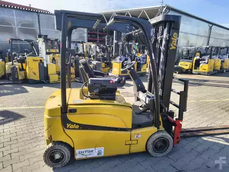 Elektryczne 4-kołowe 2016  Yale ERP16VF (2)