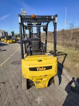 Elektryczne 4-kołowe 2016  Yale ERP16VF (3)