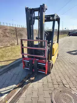 Elektryczne 4-kołowe 2016  Yale ERP16VF (4)