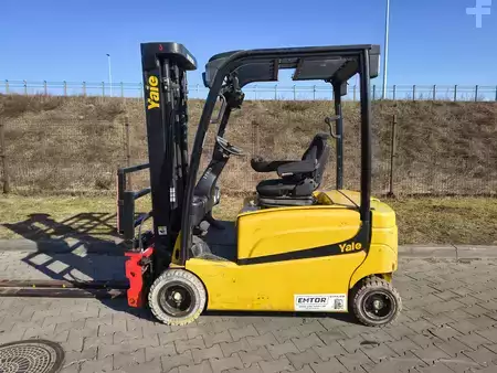 Elektryczne 4-kołowe 2016  Yale ERP16VF (1)