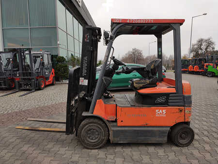 Elektro čtyřkolový VZV 2007  Toyota 7FBMF25 (3)
