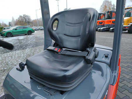 Chariot élévateur diesel 2012  Toyota 02-8FDF15 (9)