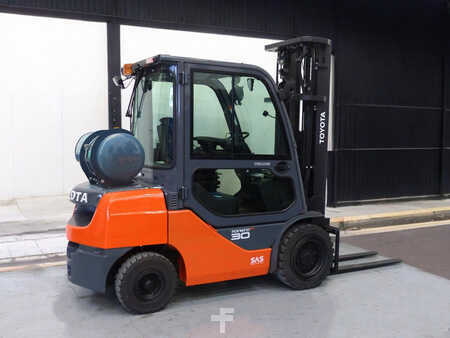 LPG Forklifts 2019  Toyota 06-8FG30F (1)