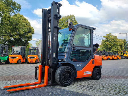 LPG Forklifts 2019  Toyota 06-8FG30F (1)