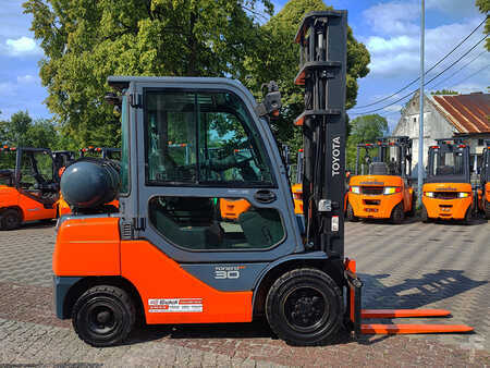 LPG Forklifts 2019  Toyota 06-8FG30F (2)