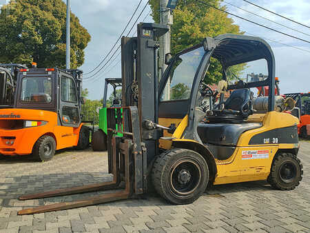 Chariots élévateurs GPL 2004  CAT Lift Trucks GP30N (1)