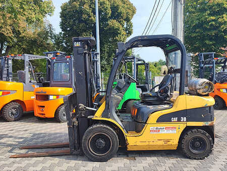 Chariots élévateurs GPL 2004  CAT Lift Trucks GP30N (2)