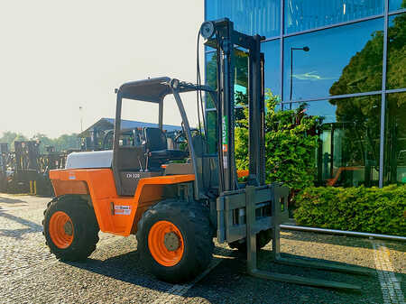 Rough Terrain Forklifts 2005  Ausa CH320 (2)