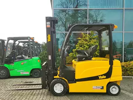 Eléctrico - 4 rodas 2018  Yale ERP35VL (1)