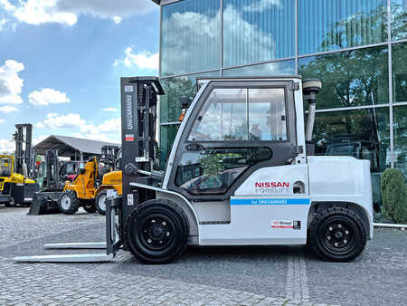 Dieseltrukki 2014  Nissan DG1E4A50Y (1)
