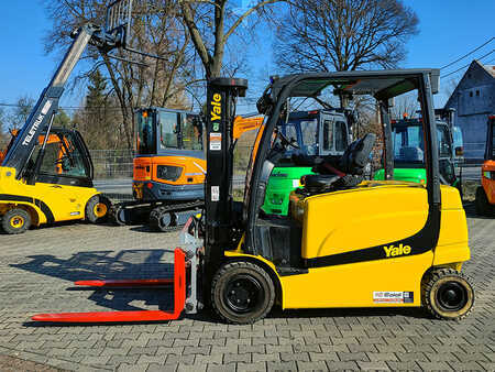 Elektryczne 4-kołowe 2018  Yale ERP30VL (4)