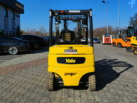 Elektryczne 4-kołowe 2018  Yale ERP30VL (7)