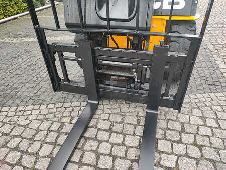 Wózki widłowe diesel 2016  JCB TLT30D (11)