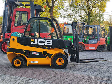 Chariots élévateurs GPL 2016  JCB TLT30G (3)